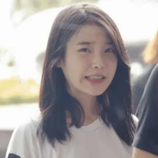 😬 IU 韩国歌手, 韩流, 韩国艺人, 歌手 telegram sticker