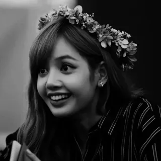 🏔 Lisa Лиса, Blackpink, певица, цветочный венок, айдол, k-pop telegram sticker