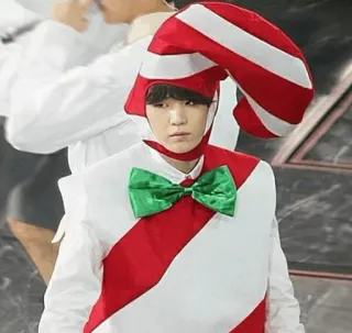 🌼 Suga K-POP, BTS, クリスマス, キャンディケイン, ミン・ユンギ telegram sticker