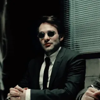 🛐 Matt Murdock Daredevil uomo, occhiali da sole, completo, temerario, Matt Murdock telegram sticker