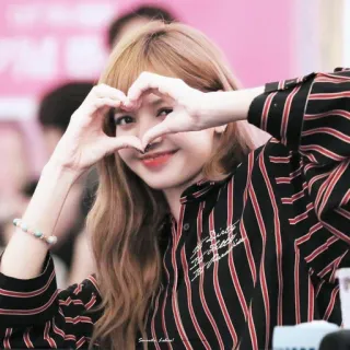🌼 Lisa Serenity! k-pop, chanteur, coeur, fille, mignon, sourire whatsapp sticker