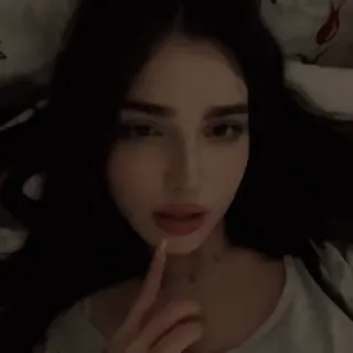 🧺 @wallgif woman, beauty, portrait, aesthetic, girl, mood telegram sticker