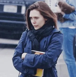 ◾️ elizabeth olsen, actress, celebrity, woman, scarf, coat telegram sticker