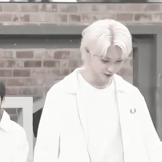 🦙 Felix K-pop, Felix, Stray Kids, Idolo, Cantante, Capelli bianchi, Kpop, Maschio telegram sticker