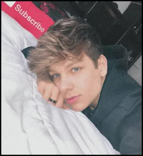 ☁️ Subscribe youtube, đăng ký, cậu bé, giường, thiếu niên telegram sticker