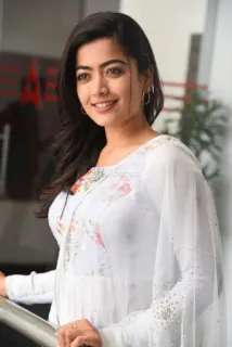 🍑 Rashmika Mandanna индийская актриса, южно-индийская актриса, актриса Болливуда, женщина, портрет, знаменитость telegram sticker