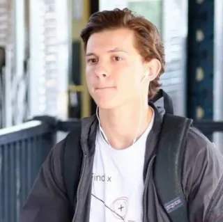 😐 Find x homme, sac à dos, écouteurs, t-shirt, décontracté, tom holland telegram sticker