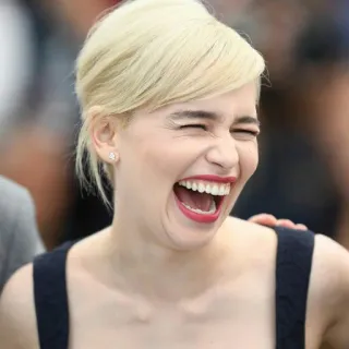 😂 Emilia Clarke actrice, célébrité, femme, portrait, sourire whatsapp sticker