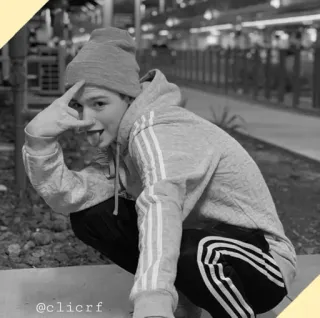 〽️ @clicrf orang, streetwear, potret, pemuda, remaja, jongkok whatsapp sticker