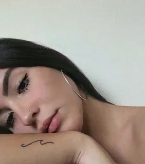 😔 onda, tatuagem, mulher, delineador, beleza telegram sticker