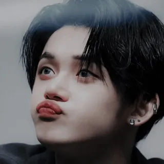 🥀 kpop, asiatico, uomo, faccia, ritratto, broncio whatsapp sticker