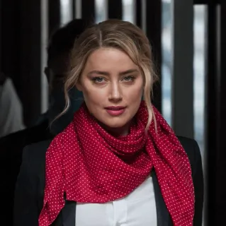 🔖 Amber Heard attrice, celebrità, donna, ritratto whatsapp sticker