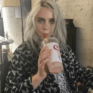 🌊 Billie Eilish celebryta, piosenkarz, blond włosy, picie, gwiazda pop telegram sticker