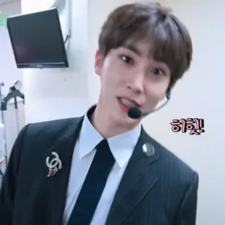 🙂 함햇! coreano, hombre, traje, micrófono, feliz telegram sticker