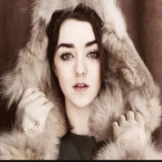 👁 Arya Stark Game of Thrones Арья Старк, Игра престолов, Мэйси Уильямс, Зима, Меховой капюшон, Фэнтези whatsapp sticker