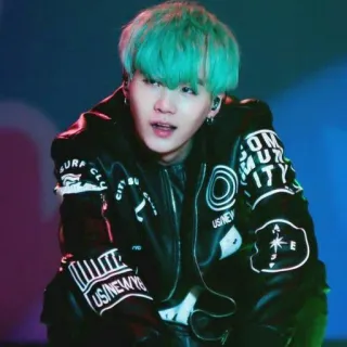 ⚡ SURF CLUB
CITY SURF
US/NEW YORK
COMMUNITY
US/NEW YORK persona, cantante, moda, chaqueta, música, K-pop telegram sticker