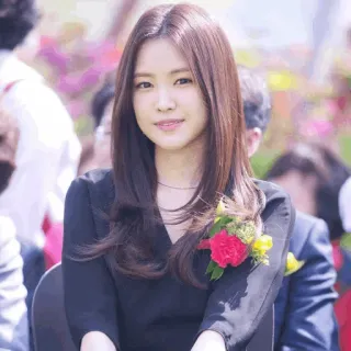 🦄 女性, ポートレート, 卒業, 花, 笑顔, 韓国 telegram sticker