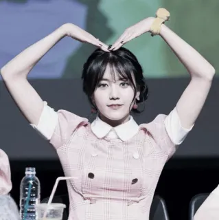 🌝 женщина, человек, сердце, сердечко руками, K-pop, Айдол telegram sticker