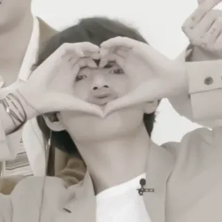 🥡 V kpop, BTS, taehyung, cœur, idole telegram sticker