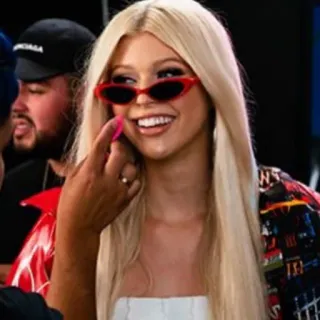 🔥 Frau, blonde Haare, Sonnenbrille, Porträt, Person, Lächeln telegram sticker