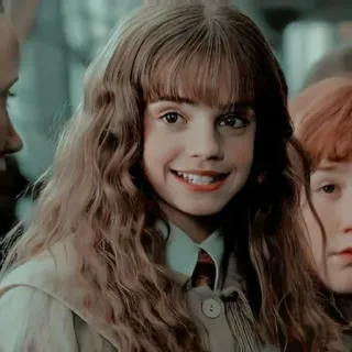 🦋 Hermione Granger Harry Potter dziewczyna, uśmiech, mundurek szkolny, magia, czarodziej, Hermiona whatsapp sticker