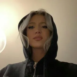 💓 phụ nữ, áo hoodie, chân dung, thiếu niên, tóc vàng, trong nhà telegram sticker