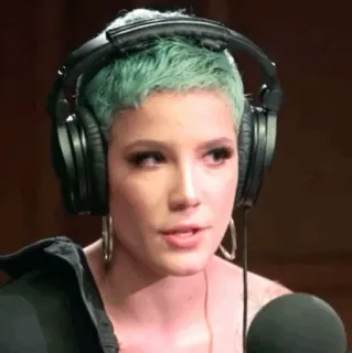 🕊 Halsey 海尔希, 歌手, 耳机, 绿头发, 耳环 telegram sticker