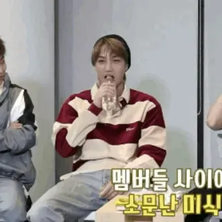 🇦🇹 멤버들 사이에서 소문난 미식 한국, 음료, 앉아있는, 사람, 의류, 실내 whatsapp sticker