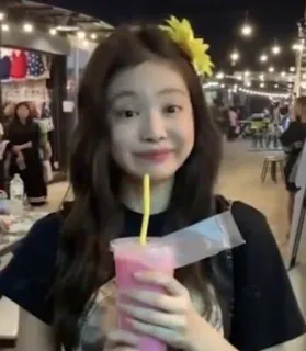 😳 Jennie pessoa, mulher, bebida, flor, sorrindo, asiático whatsapp sticker