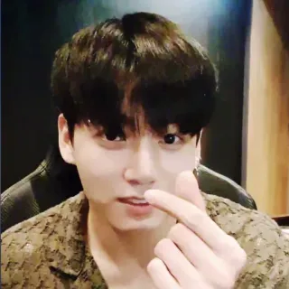 🤎 homme, K-pop, cœur avec les doigts, souriant, portrait, personne telegram sticker