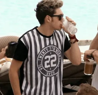 🥀 TWENTY TIO MERKAAN man, drinking, sunglasses, t-shirt, beach telegram sticker