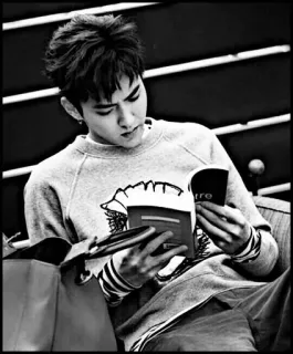 ➿ uomo, leggere, libro, interno, bianco e nero, persona, ritratto telegram sticker