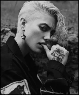 ➖ Porträt, Frau, kurze Haare, Tattoo, Schwarzweiß, Stil whatsapp sticker
