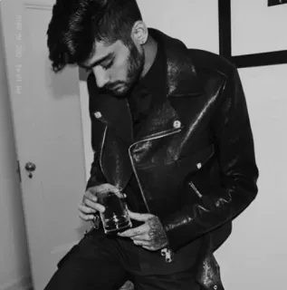 ⚖ Zayn Malik музыка, певец, портрет, знаменитость, черно-белое, кожаная куртка telegram sticker