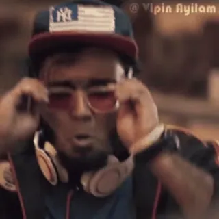 ❤ Vipin Ayilam Mann, Sonnenbrille, Kopfhörer, Hut telegram sticker