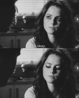 🙂 I'm okay. mujer, expresión, triste, ok, blanco y negro, fotograma telegram sticker