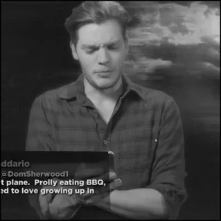 🍺 ddario
@DomSherwood1
t plane. Prolly eating BBQ,
ed to love growing up in Pessoa, Dom Sherwood, Ator, Preto e branco telegram sticker