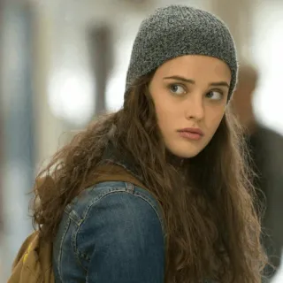 🌸 Hannah Baker 13 Reasons Why drama adolescente, serie tv, retrato, mujer joven, sombrero whatsapp sticker