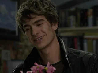 🌷 Andrew Garfield actor, retrato, celebridad, hombre, flores, persona telegram sticker