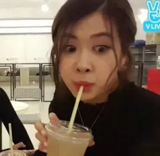 😯 女人, 喝, 吸管, 咖啡厅, Vlive whatsapp sticker