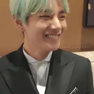 🐺 V K-pop, BTS, V, Kim Taehyung, cantante, celebrità telegram sticker