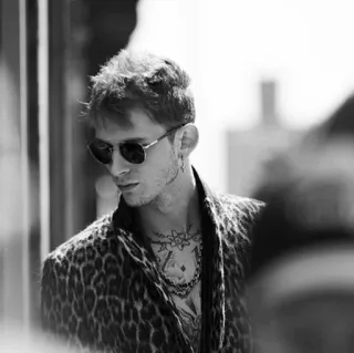 ➿ Machine Gun Kelly machine gun kelly, mgk, người nổi tiếng, nhạc sĩ, ca sĩ, hình xăm whatsapp sticker