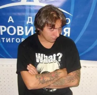 🃏 What? homem, pergunta, camiseta, casual, braços cruzados, tatuagem telegram sticker