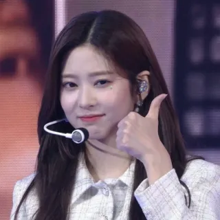 👍 pouce levé, positif, femme, K-pop, chanteuse, fille telegram sticker