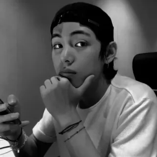 🎸 V K-Pop, Idole, Chanteur, Artiste, Musique, Célébrité whatsapp sticker