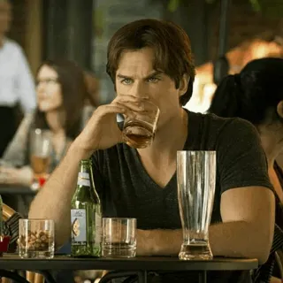 🦇 Damon Salvatore The Vampire Diaries wampir, mężczyzna, picie, alkohol, Ian Somerhalder telegram sticker