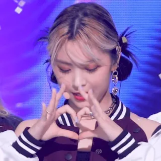💓 person, frau, porträt, herz, finger, k-pop, idol whatsapp sticker