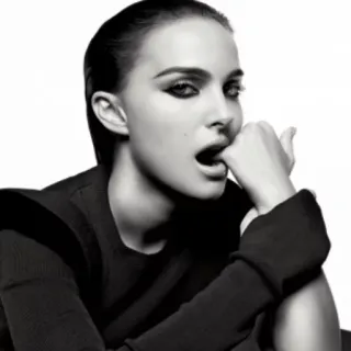 😒 Natalie Portman actrice, portrait, célébrité, noir et blanc, femme telegram sticker