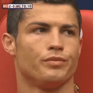 😕 Cristiano Ronaldo MU 2-0 MC 70:10 футбол, футбол, Манчестер Юнайтед, Криштиану Роналду, спортсмен, скамейка запасных, спорт whatsapp sticker