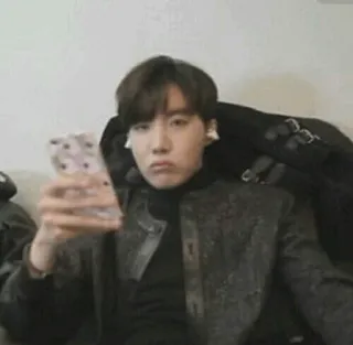 😕 J-Hope J-Hope, BTS, 自拍, 韩流, 偶像, 音乐人 telegram sticker
